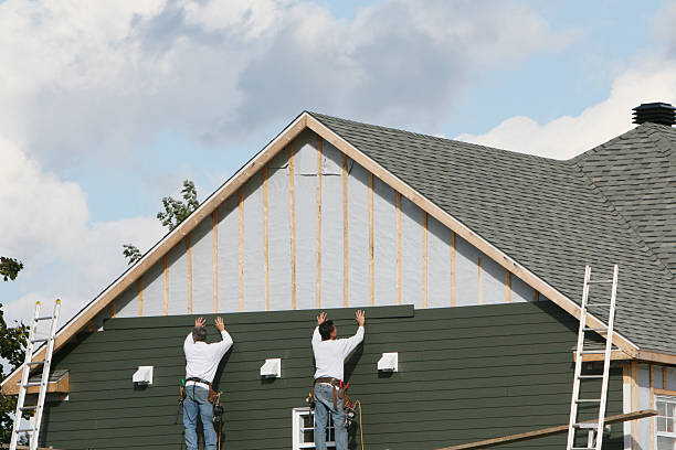 Professional Siding Installation technician working in Medford, NY
